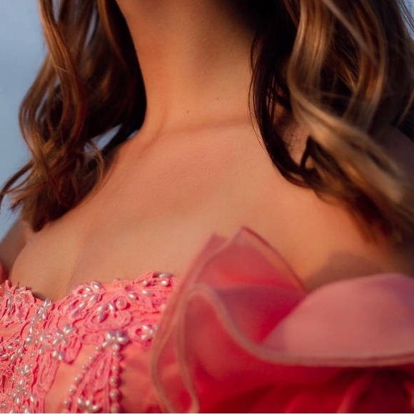 VINTAGE PEACH FORMAL WITH RUFFLES AND RUFFLES - Picture 3 of 11